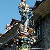Gerechtigkeitsbrunnen Statue
