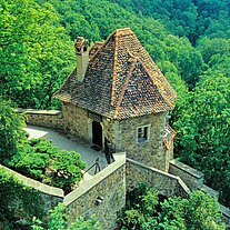 Häuschen in der Schlossmauer
