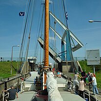 Übernahme der Einkäufer in der Schleuse