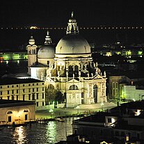 Kathedrale Santa Maria dela Salute bei Nacht
