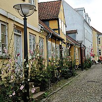 farbenfrohe Gasse