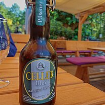 eine Flasche Celler Bier bei der Heidehexe