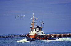 Die Borkum verläßt den Rostocker Hafen