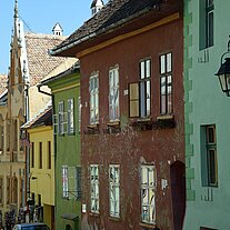 Häuserfront in der Schulstraße