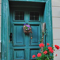 alte Tür in türkis