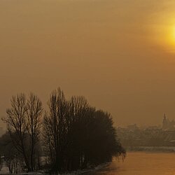 Dampfende Stadt im Morgenlicht