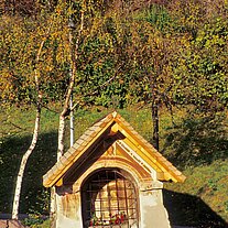 Wegkapelle mit Birke