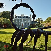 Skorpion um Sousmarez Manor