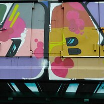 bunte  Abfallcontainer