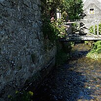 Bach durch das Dorf