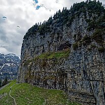 von der Seilbahn auf die Berge