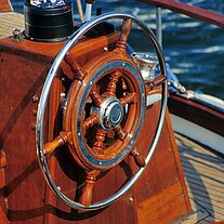 Steuerrad auf einem Fischerboot
